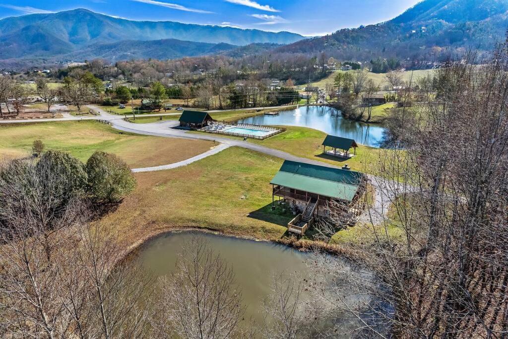 セバービル Spectacular Mtns Views With Private Hot Tub With Pool Table And Private Pondヴィラ エクステリア 写真